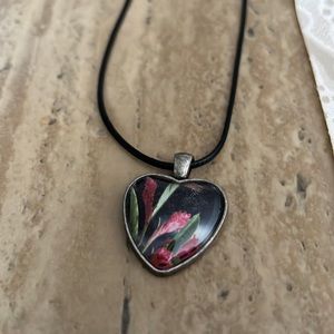 Flower pendant necklace